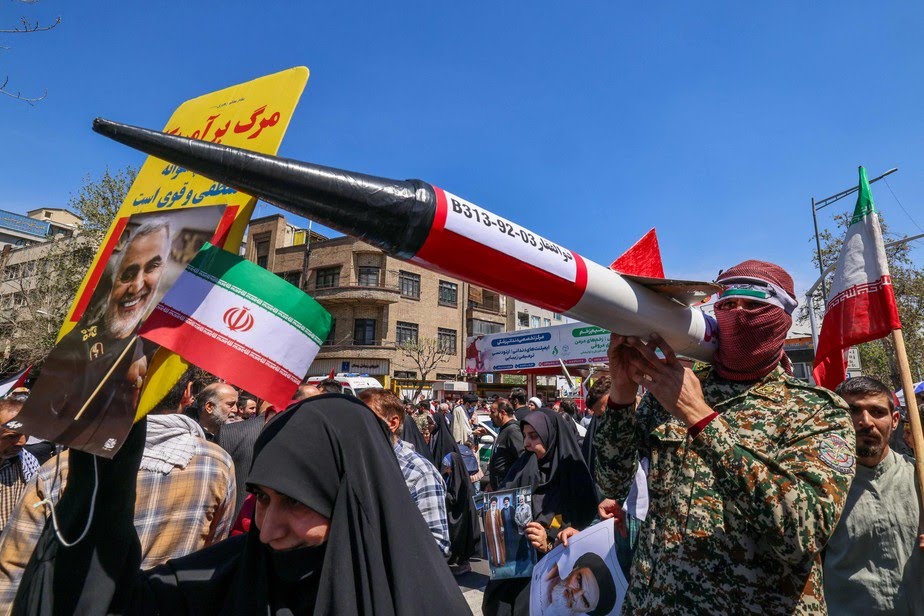 106475713-iranian-attend-the-funeral-procession-for-seven-islamic-revolutionary-guard-corps-members.jpg