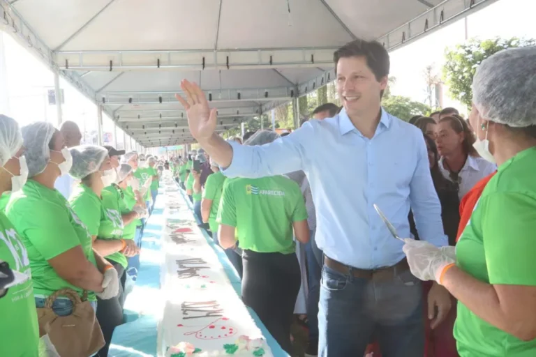 Aniversariode-Aparecida-Daniel-Vilela-1215x810.jpeg.webp.webp