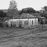 Sede-da-Fazenda-dos-Casados-onde-a-Cruz-do-Anhanguera-foi-encontrada-e1629224960392.jpg