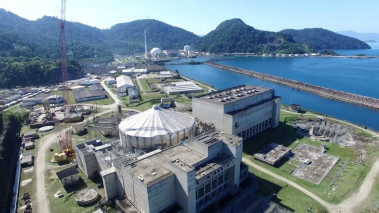 vista-aerea-usina-nuclear-angra-3-com-outras-usinas-ao-fundo-scaled-e1685715824598-1024x576-1.jpg